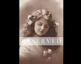RESERVED LISTING ** ∙ Vintage postcard ∙ Portrait of a beautiful little girl