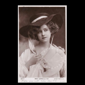 Antique postcard ∙ Miss Gabrielle Ray
