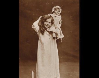 Vintage postcard ∙ Edwardian girl with her doll