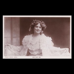 Vintage postcard ∙ Maie Ash