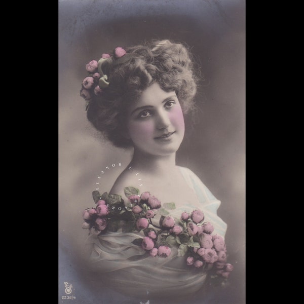 Carte postale ancienne ∙ Portrait d'une belle jeune femme