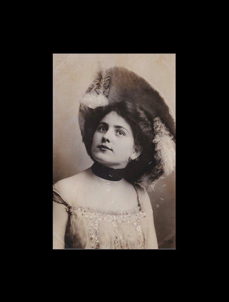 Vintage postcard ∙ Beautiful Edwardian woman Vintage postcard ∙ Beautiful Edwardian woman