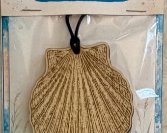 NYHET! SeaScentuals™ – Snäckskal 3-i-1 påfyllningsbar bildiffusor, magnet och ornament, laseretsat trä