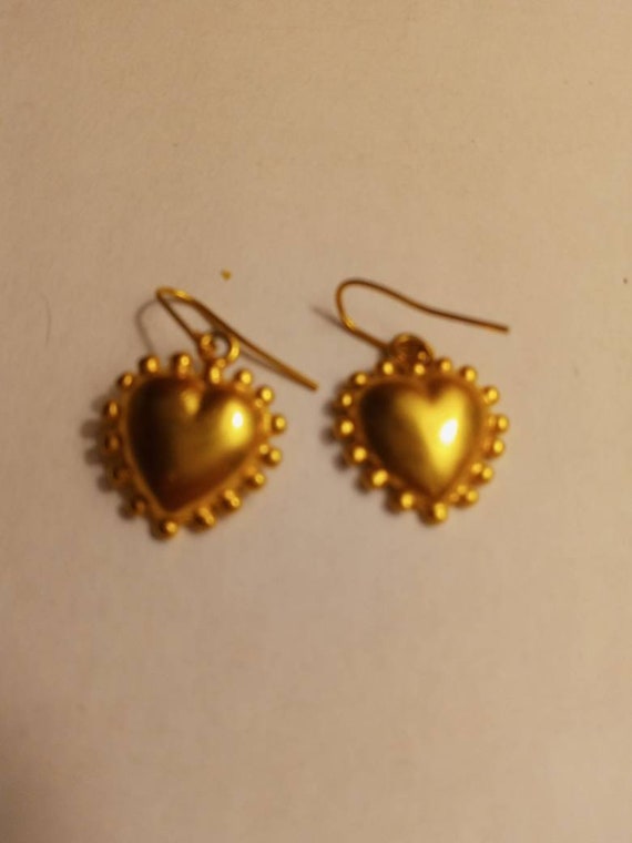 Great pair of dangle heart vintage gold tone earri