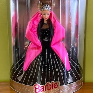 NIB 1998 Happy Holidays Barbie Doll - Special Edition 20200 - Pristine