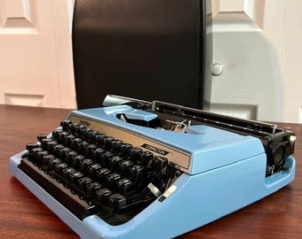 タイプライター olivetti LETTERA 41 Lettera 41 Typewriter by Mario Bellini for Olivetti, 1980s