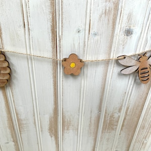 Wooden bee bunting, home decor