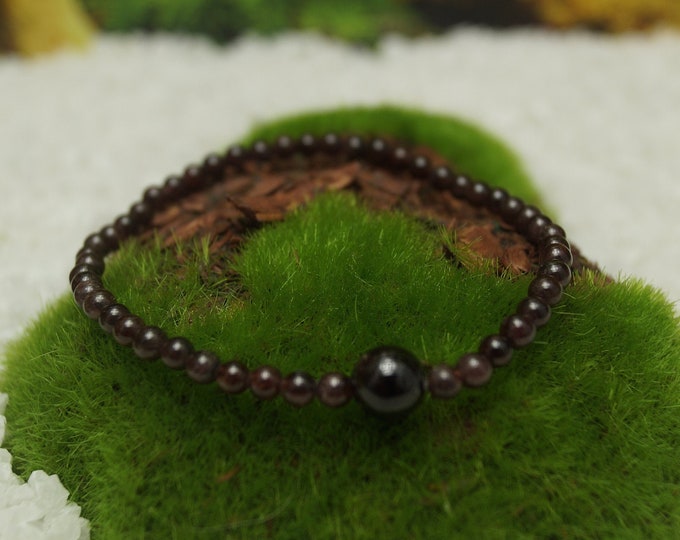 Natural Dark Red Garnet Bead Bracelet for Men or Women 4 mm / 0.15748" Beads with a 8 mm / 0.314961" Main Bead On Stretch Cord