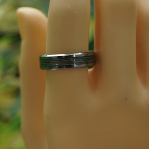 Zilveren wolfraamring ingelegd met vislijn - verkrijgbaar: ring van 4 mm, 6 mm of 8 mm breed
