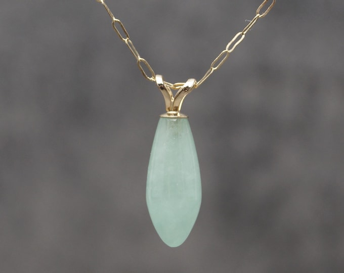 9ct gold Jade Pendant & 20" 9ct Yellow gold Trace Chain