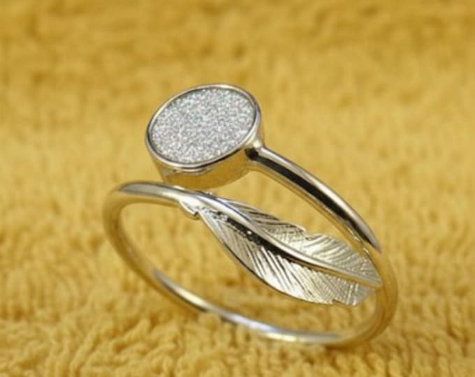 Personalised Sterling Silver Feather Adjustable Ring with a 6mm Setting including Ashes or Hair Inlaid With White Eco-Glitter