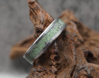 Rubin in Zoisit Inlay Wolframcarbid Ring - Einzigartige Band