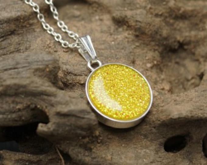 Personalised Sterling Silver Round Pendant and 18" Trace Chain both Hallmarked including Ashes or Hair Inlaid With Yellow Gold Eco-glitter