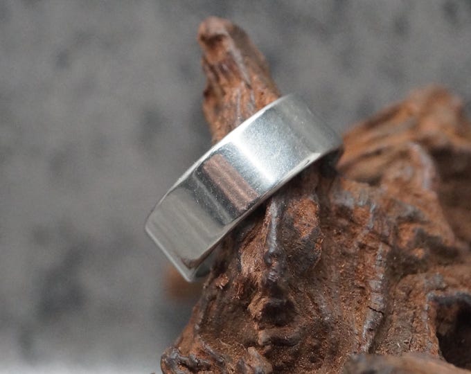 Stainless Steel 7mm Band Ring: Polished Flat Wedding Ring