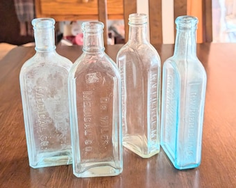 Lot von 4 Vintage 8,5 "hoch Glas Medizinflaschen. Dr. R. V. Pierce Buffalo NY & Dr. Miles Medizinische Co.