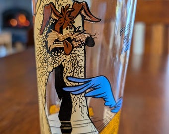 Vintage 1976 Pepsi Collector Series Warner Brothers Wile E. Coyote and Roadrunner Drinking Glass
