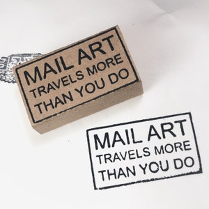 Un timbro con una dichiarazione d'arte postale