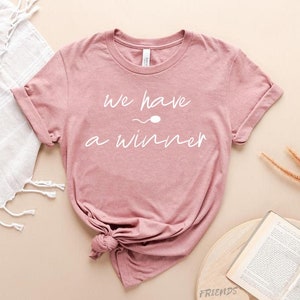 We Have a Winner Shirt Lustiges Spermien Schwangerschaft Ankündigung Shirt Mama Shirt Mama Shirt Schwangerschaft Reveal Shirt Mama T-Shirt Geschenk für Frau