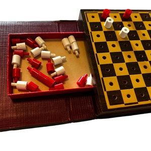 Vintage 1940&#39;s Complete Portable Boxed Checkers Case