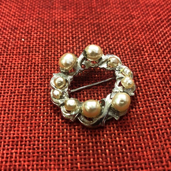 Rare Miriam Haskell Pearl Wreath Brooch/Pin - image 1