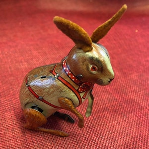 Wind Up Tin Litho Vintage Bunny