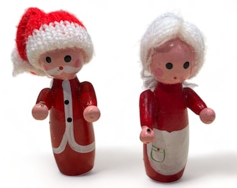 Mr and Mrs Santa Claus Wooden Peg Set- Tiny Christmas Decor - German Wooden Holiday Decor - Crocheted Details - Hand Painted