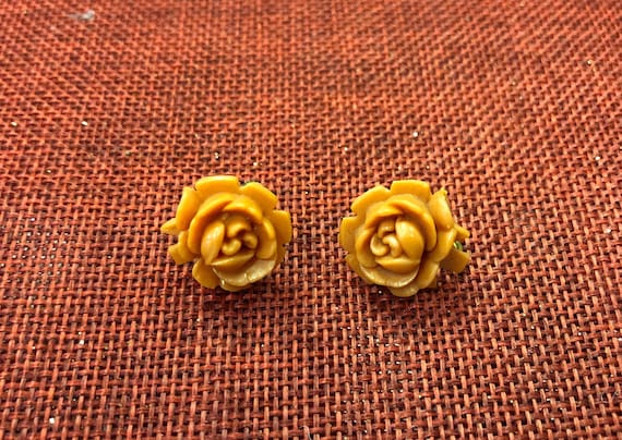 Rosebud Coral Earrings - Vintage 1940s - image 1