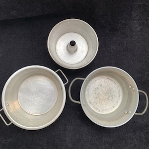 Wear-Ever Aluminum Children&#39;s Baking Pans, Set of 3