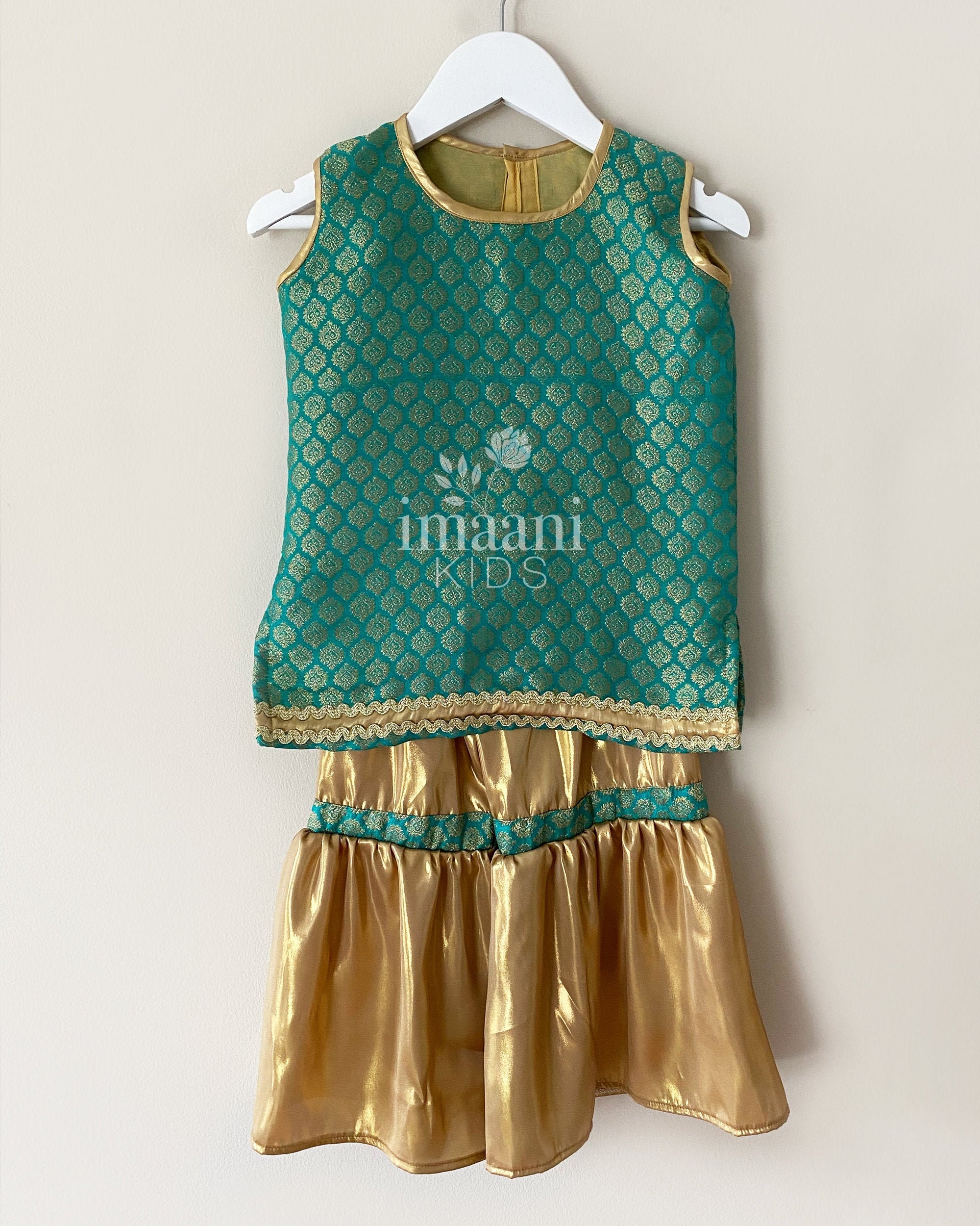Banarsi mehndi deals dresses
