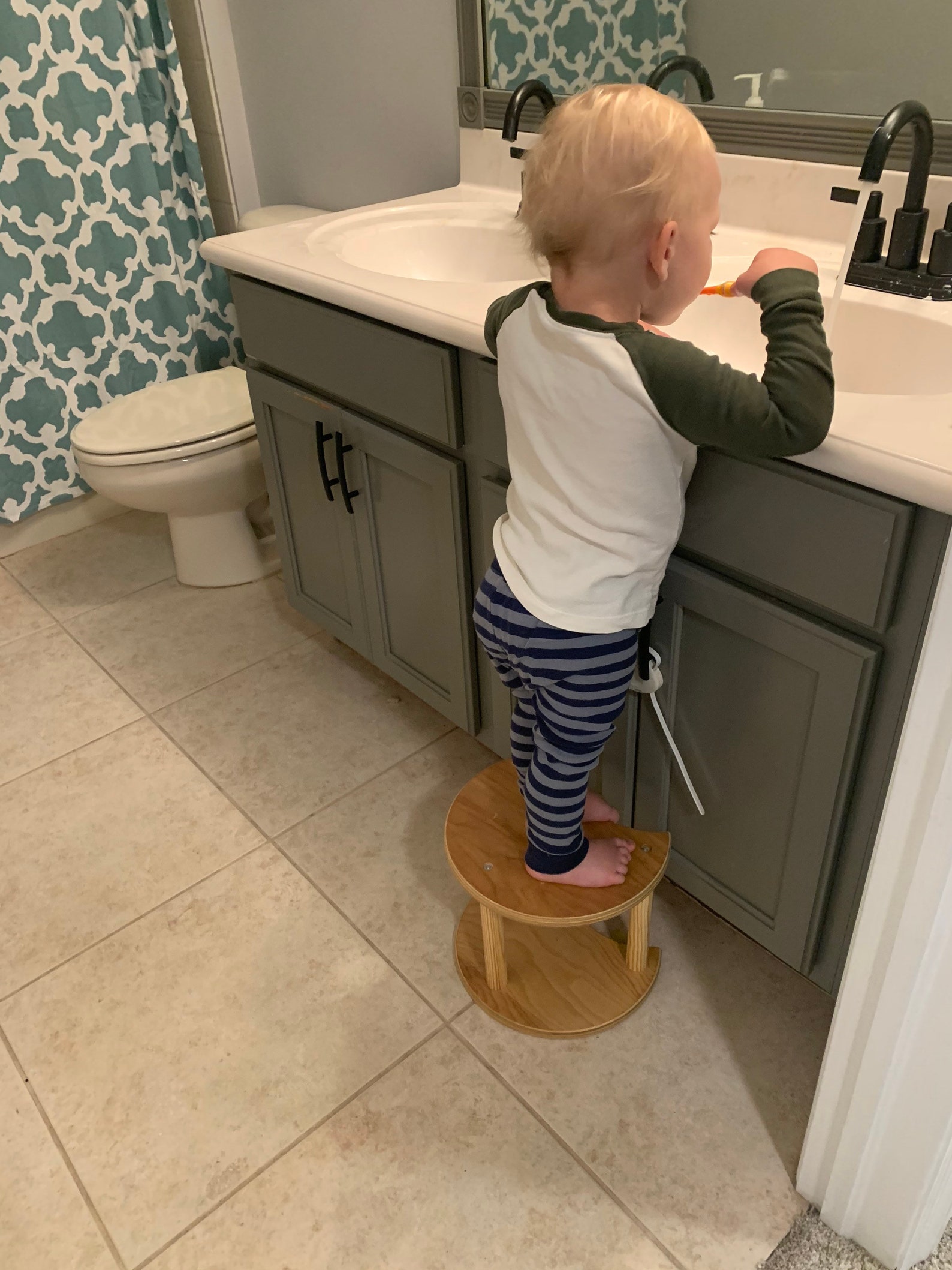 Modern Stool In Bathroom with Simple Decor