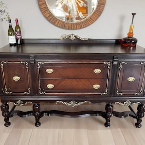 Buffet/console d'entrée/salle de bain/bar à café de style victorien jacobéen antique par Hooker Furniture **Livraison non incluse**