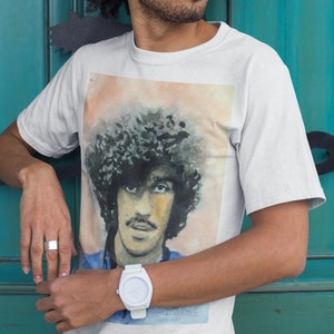 Vintage Phil Lynott Graphic Tee Retro Rock Band T Shirt for Thin Lizzy Fans Music Lover TShirt 70s Iconic Irish Bassist Memorabilia