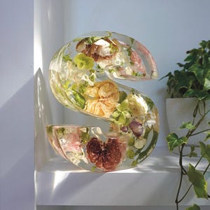 Ramo de flores preservado con letras personalizadas de 9 pulgadas, preservación floral, letras de la A a la Z, regalo de boda personalizado, preservación de flores, decoración única para el hogar