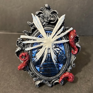 John Carpenter&#39;s The Thing mini frame sculpt decoration