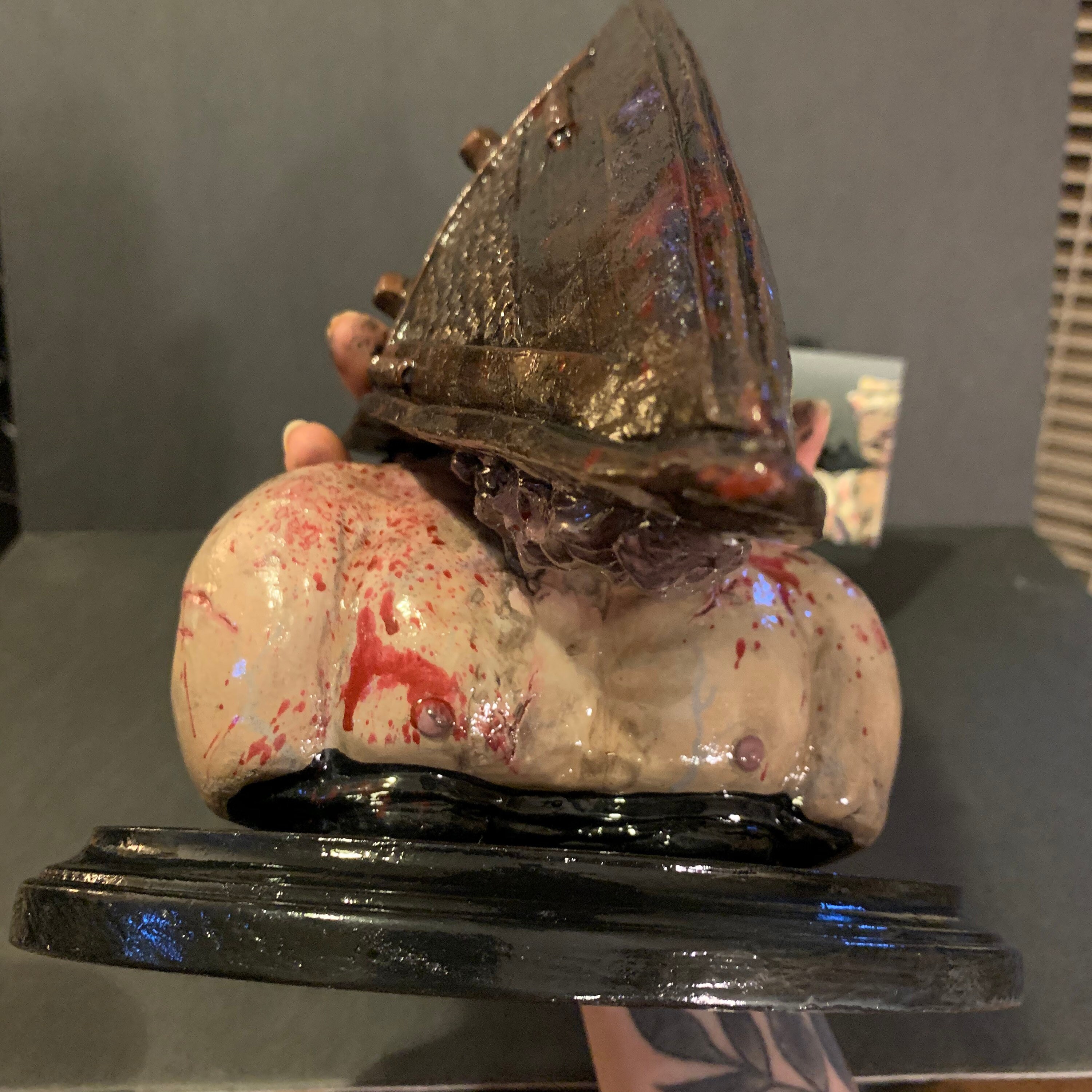 Pyramid Head Silent Hill Bust Sculpt With Mini Canvas -  Finland