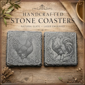 Peut inclure: Sous-verres en pierre faits à la main avec des motifs de coq et de poule gravés au laser. Les sous-verres sont en ardoise naturelle et présentent des bordures florales et ornementales complexes. Le texte "HANDCRAFTED STONE COASTERS" est inclus.