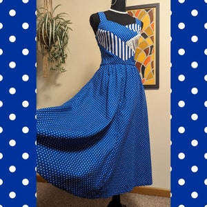 Vintage 1970s Blue & White Polka Dot Cotton Sundress with Sweetheart Neckline and Pockets by Toni Todd