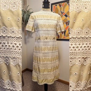 Vintage 1960s Pastel Yellow Daisy Lace Floral Stripe Mock Neck Short Sleeve Linen Cotton 60s Shift Dress with Button Detail