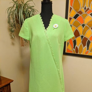 Vintage 1960s Lime Green Ribbed Texture Shift Dress with Scalloped Lace Detailing by Meg Madison New York