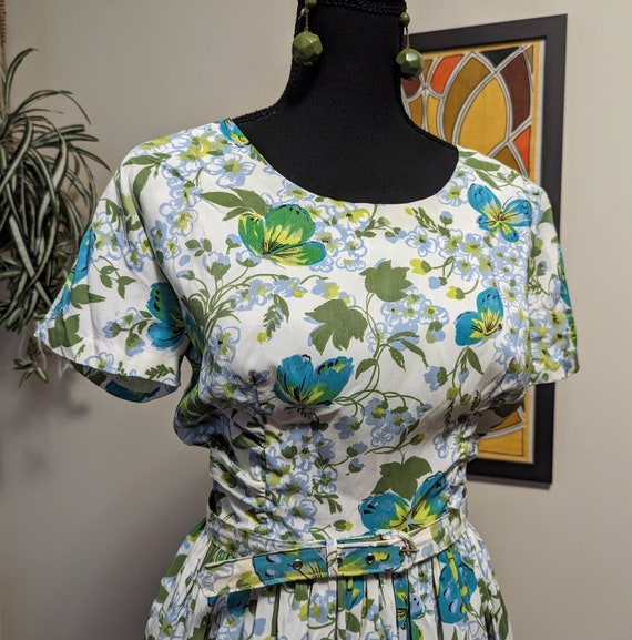 Vintage 1950s-60s Butterfly & Floral Print Fit an… - image 3