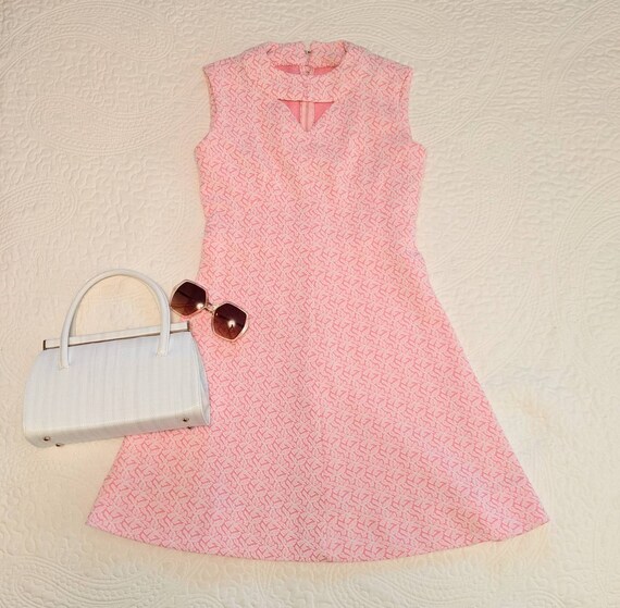 1960s Pink and White Key Hole & Button Double knit