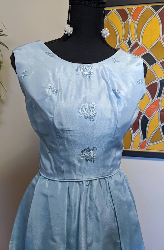 Vintage 1960s Blue Embroidered Taffeta Elegant Sl… - image 2