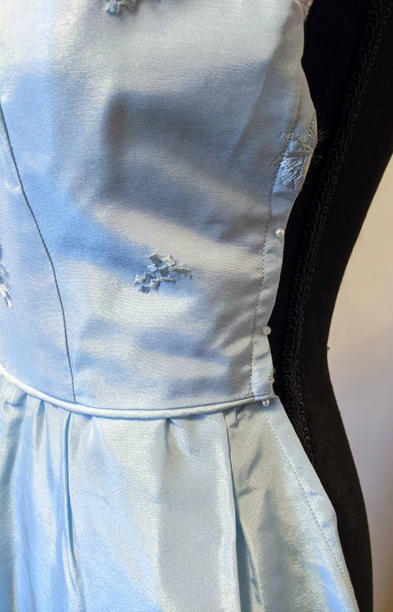 Vintage 1960s Blue Embroidered Taffeta Elegant Sl… - image 8