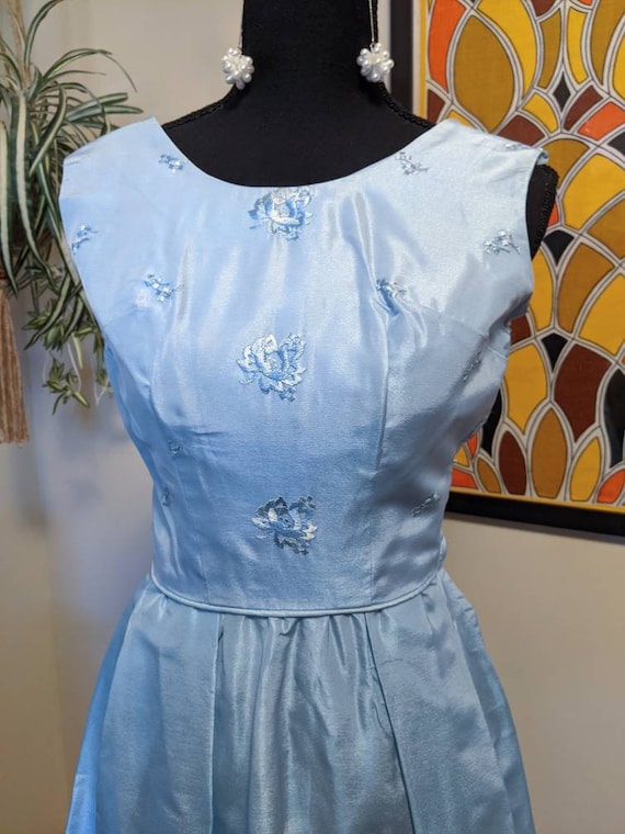 Vintage 1960s Blue Embroidered Taffeta Elegant Sl… - image 3