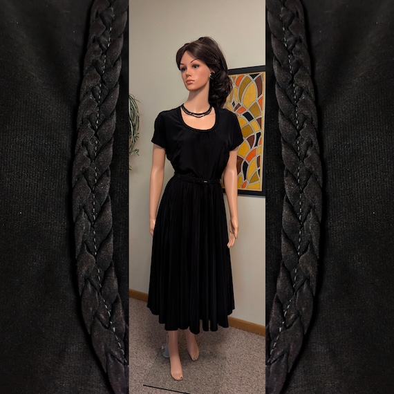 Vintage 1950s Black Braided Scoop Neck Accordion Pleated Fit & Flare Full Circle Skirt Dress with Belt / 50s Lbd Audrey Hepburn Marilyn