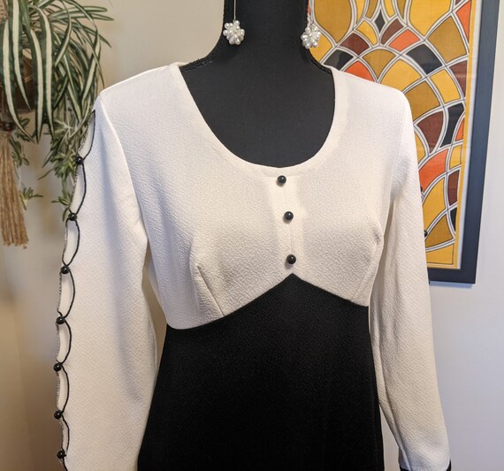 Vintage 1960s -70s Black & White Elegant Side Sli… - image 3