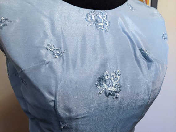 Vintage 1960s Blue Embroidered Taffeta Elegant Sl… - image 4