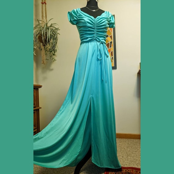 Vintage 1970s Spring Green Ruched Elegant Formal Maxi Dress with Tulip Hem