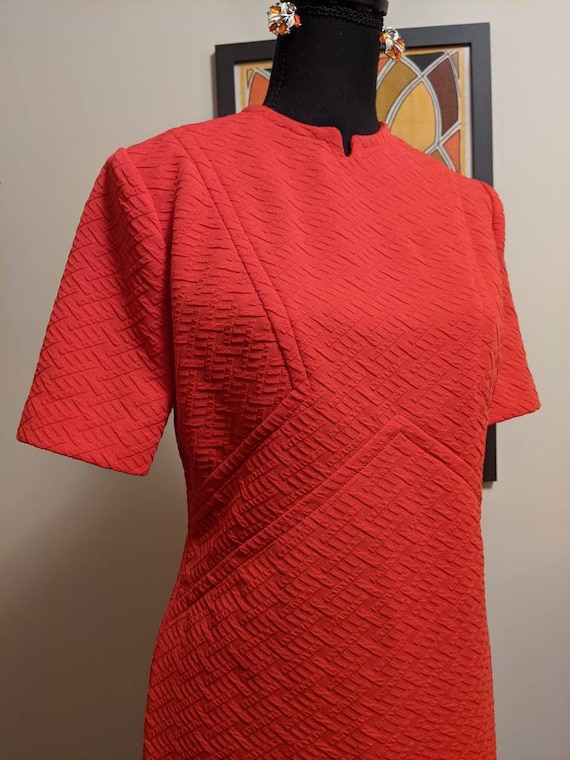 Vintage 1960s Bright Red Textured Polyester Shift… - image 2