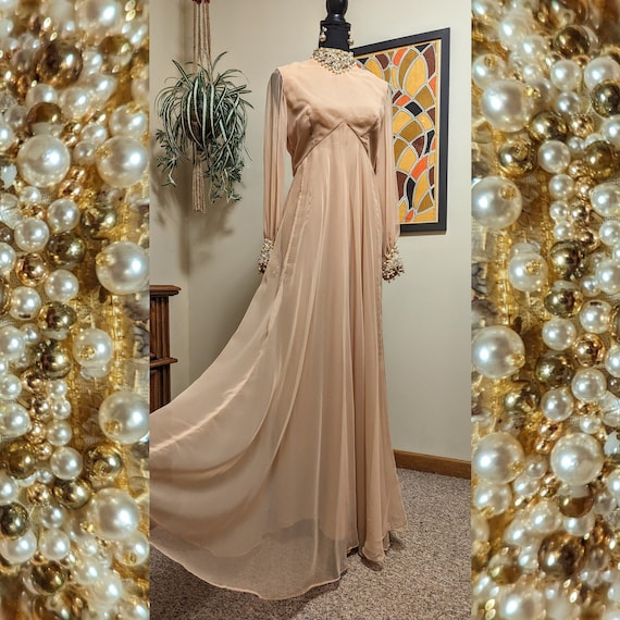 Vintage 1970s Pearl & Gold Beaded Neckline Tan Beige Elegant